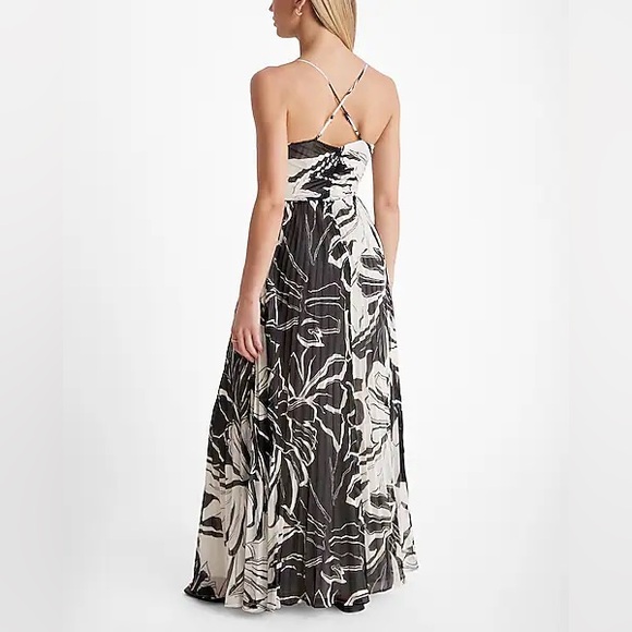 NWT Printed V-Neck Pleated Cross Back Maxi Dress - Picture 3 of 5